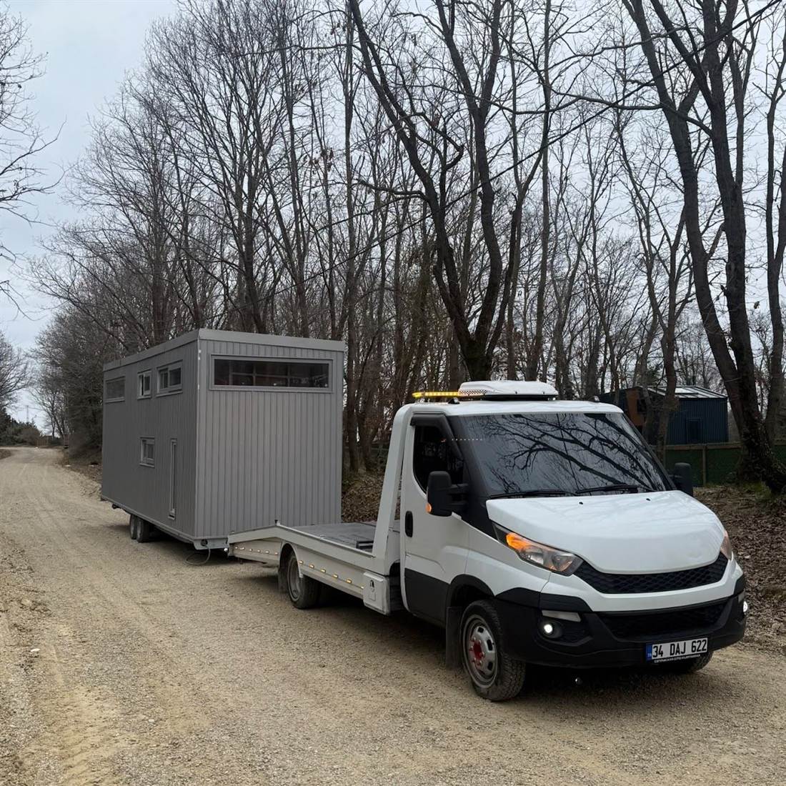 Çekici ile tiny house taşıma hizmeti — konteyner ev nakliyesi